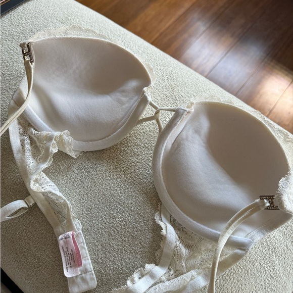 Victoria’s Secret Very Sexy White Lace Push Up Bra 34C - Picture 6 of 6